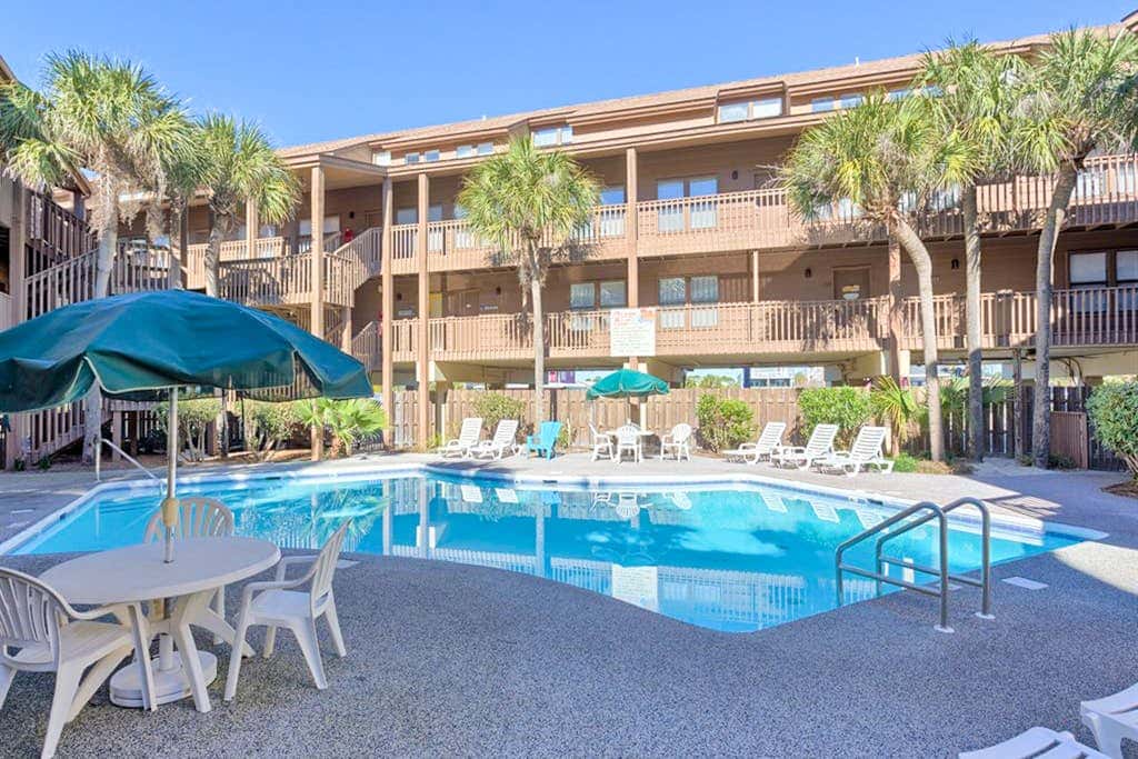 Air-Conditioned Condo in a Beachside Complex w/ WiFi, Balconies & Shared Pool