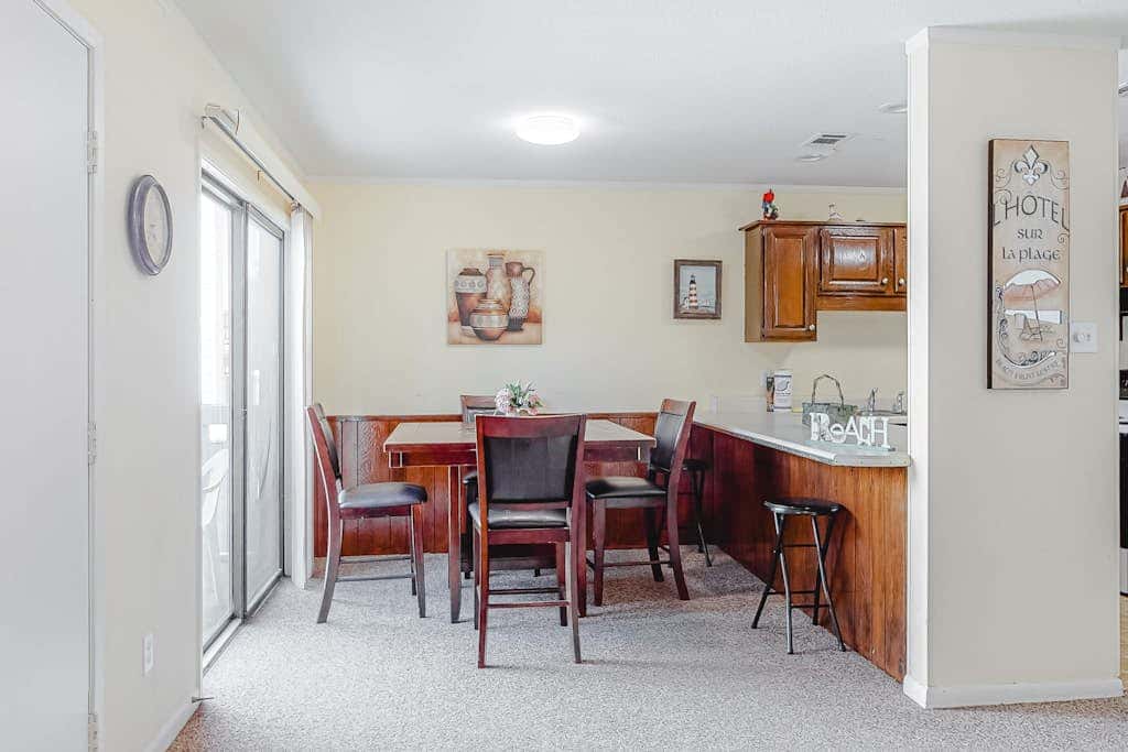 Air-Conditioned Condo in a Beachside Complex w/ WiFi, Balconies & Shared Pool