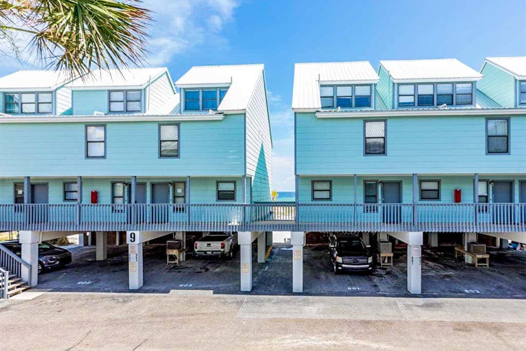 Air-Conditioned Condo in a Beachside Complex w/ WiFi, Balconies & Shared Pool