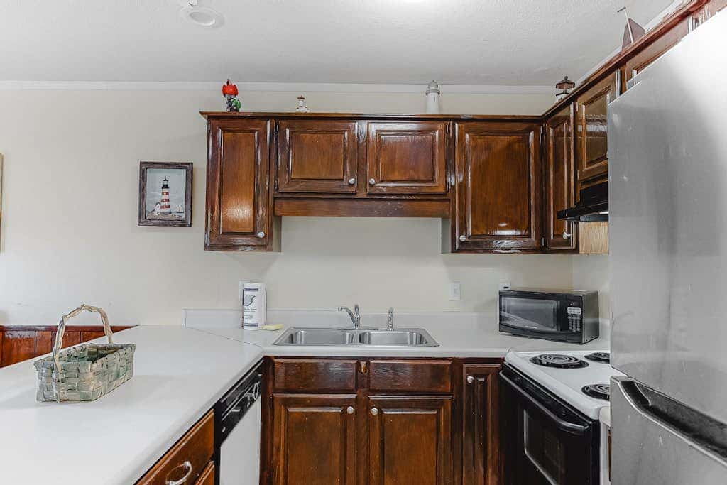 Air-Conditioned Condo in a Beachside Complex w/ WiFi, Balconies & Shared Pool