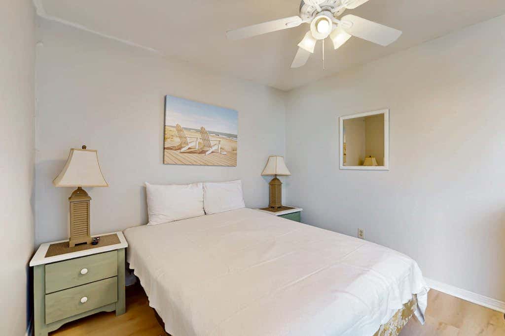 Multi-Level, Beachfront Condo w/ Gulf Views, Deck, WiFi, AC & Shared Pool