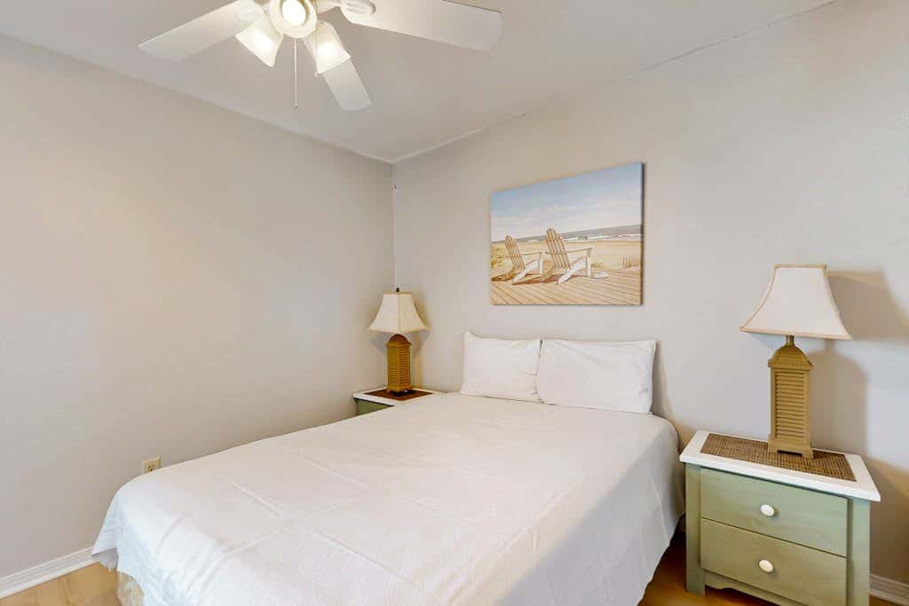 Multi-Level, Beachfront Condo w/ Gulf Views, Deck, WiFi, AC & Shared Pool