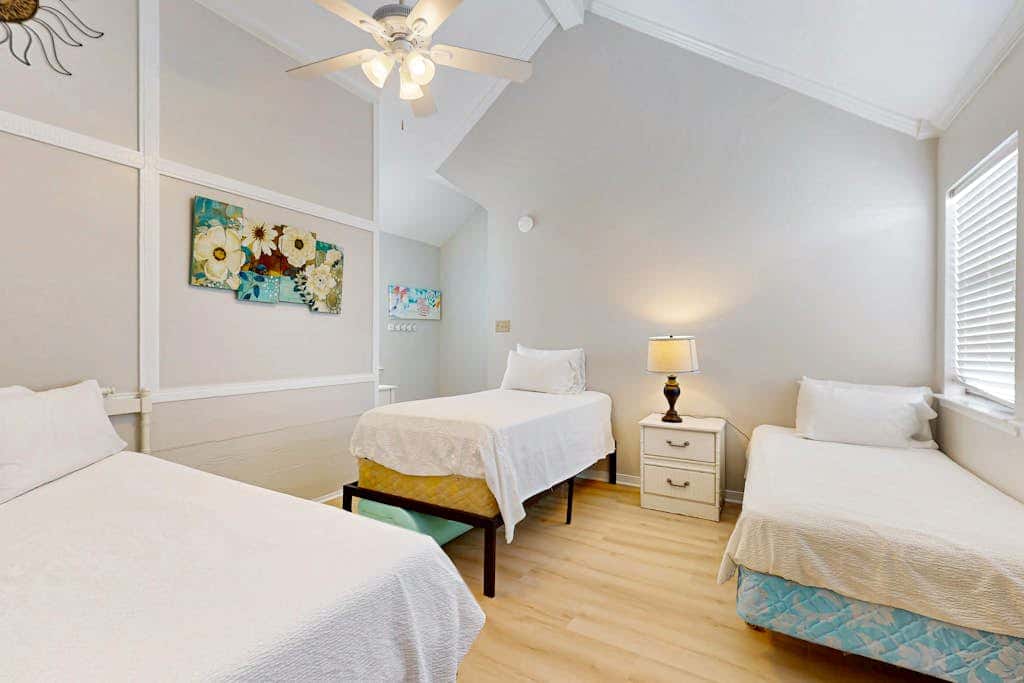 Multi-Level, Beachfront Condo w/ Gulf Views, Deck, WiFi, AC & Shared Pool