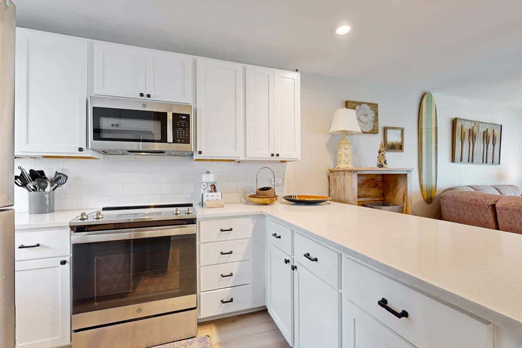 Multi-Level, Beachfront Condo w/ Gulf Views, Deck, WiFi, AC & Shared Pool