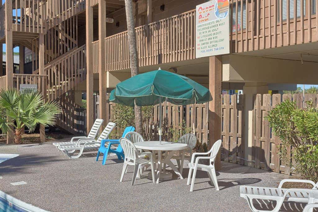 Multi-Level, Beachfront Condo w/ Gulf Views, Deck, WiFi, AC & Shared Pool