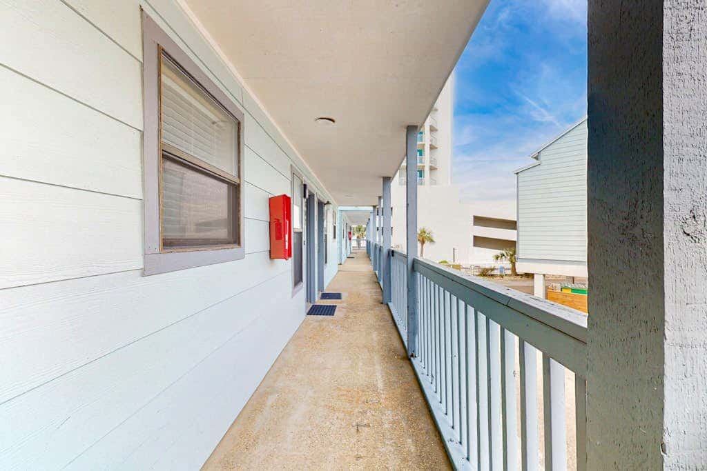 Multi-Level, Beachfront Condo w/ Gulf Views, Deck, WiFi, AC & Shared Pool