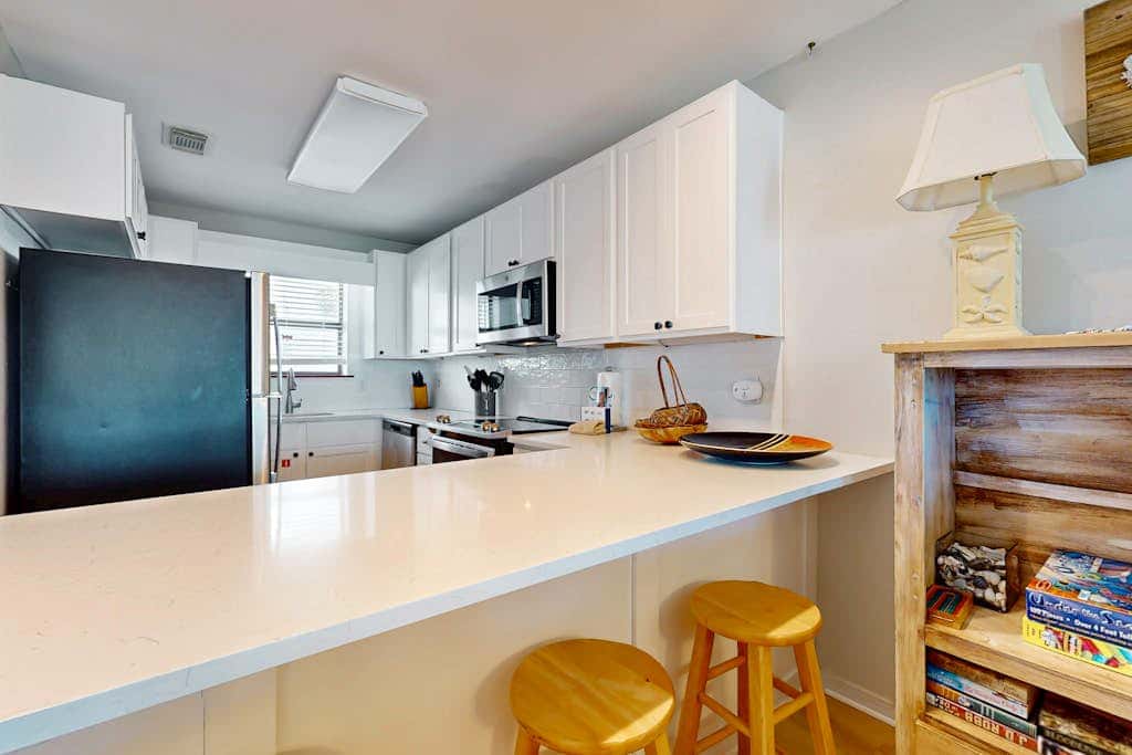Multi-Level, Beachfront Condo w/ Gulf Views, Deck, WiFi, AC & Shared Pool