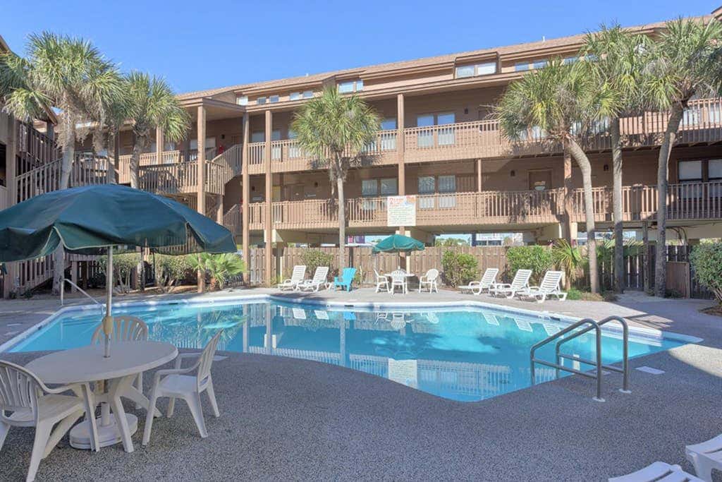 Multi-Level, Beachfront Condo w/ Gulf Views, Deck, WiFi, AC & Shared Pool