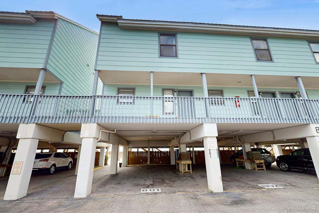 Multi-Level, Beachfront Condo w/ Gulf Views, Deck, WiFi, AC & Shared Pool
