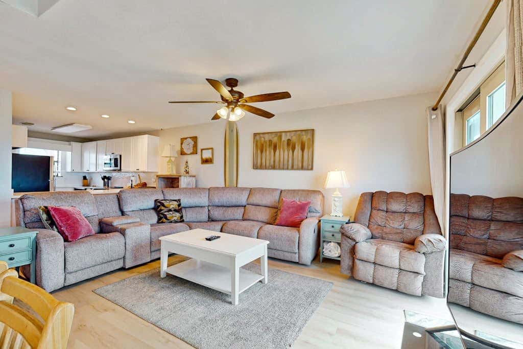 Multi-Level, Beachfront Condo w/ Gulf Views, Deck, WiFi, AC & Shared Pool