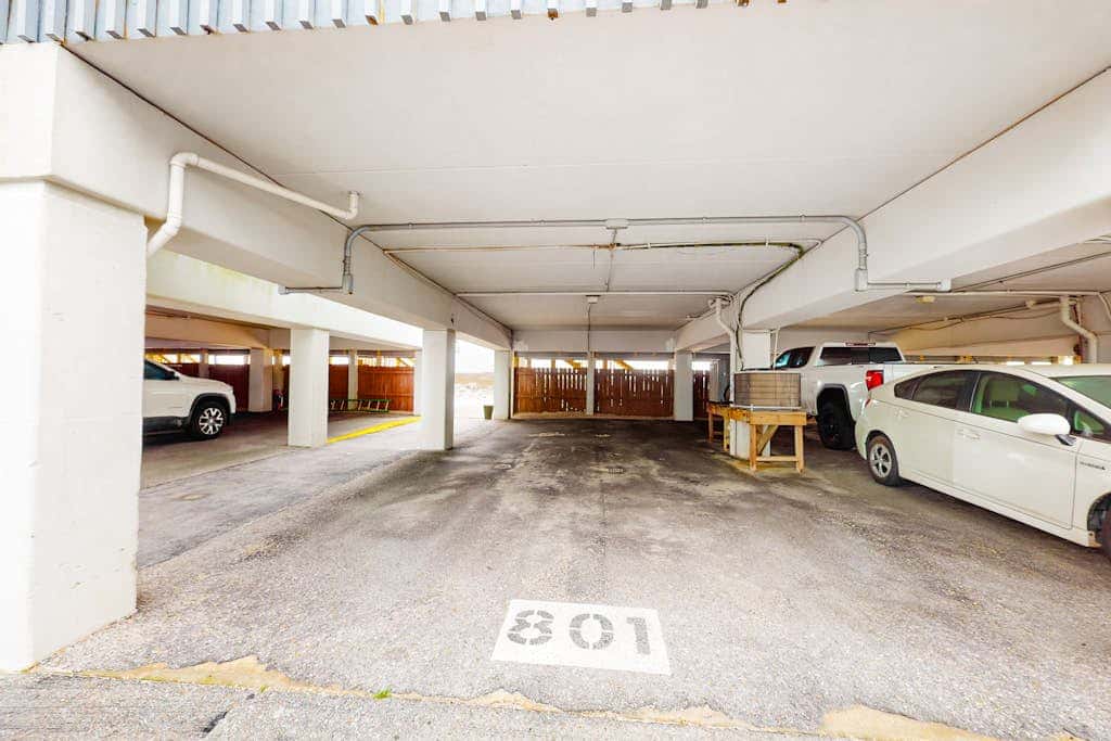 Multi-Level, Beachfront Condo w/ Gulf Views, Deck, WiFi, AC & Shared Pool