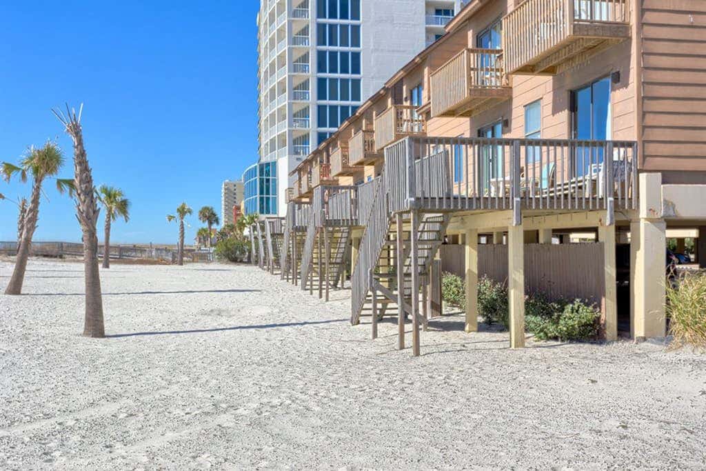 Multi-Level, Beachfront Condo w/ Gulf Views, Deck, WiFi, AC & Shared Pool