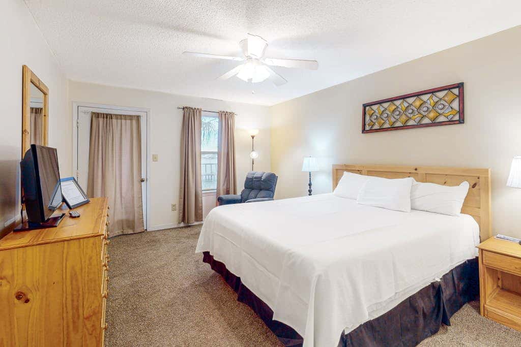 Lagoon-front Condo with Shared Pool, Pier, and Beach Access
