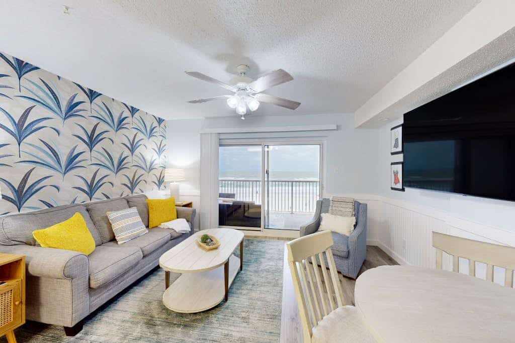 Royal Palms 303
