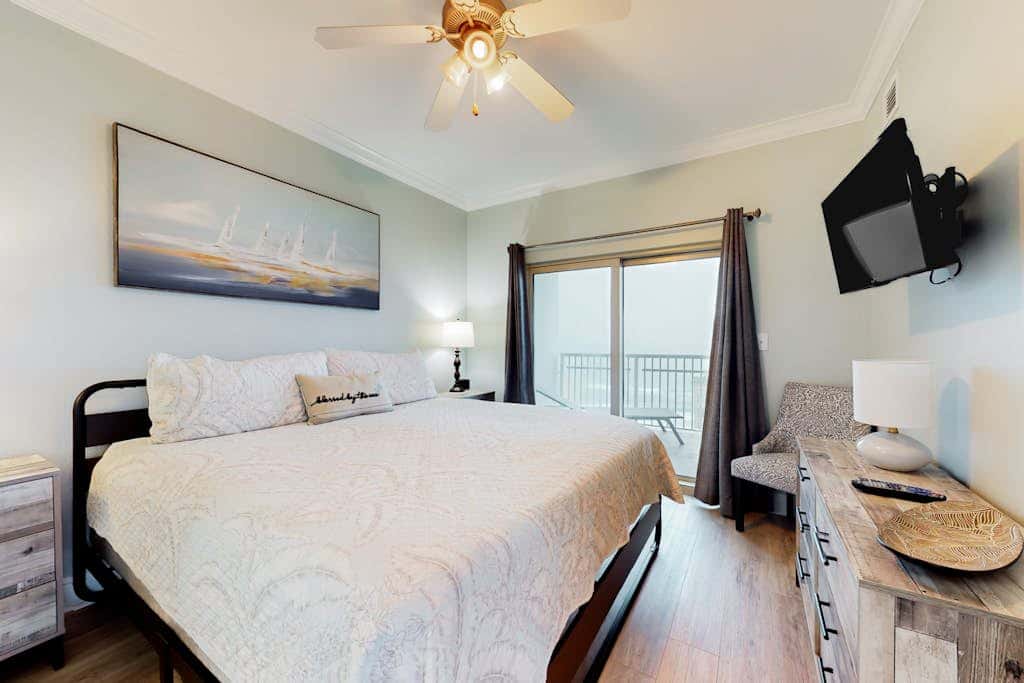 Gorgeous Gulf view condo with indoor,outdoor pools, hot tubs, gym, & balconies