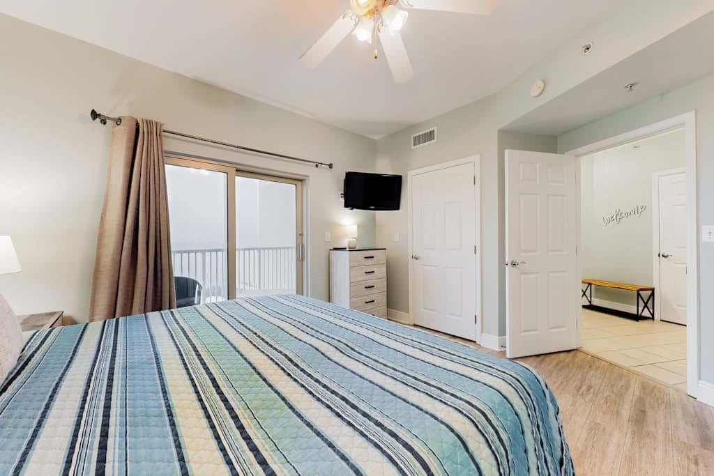 Gorgeous Gulf view condo with indoor,outdoor pools, hot tubs, gym, & balconies