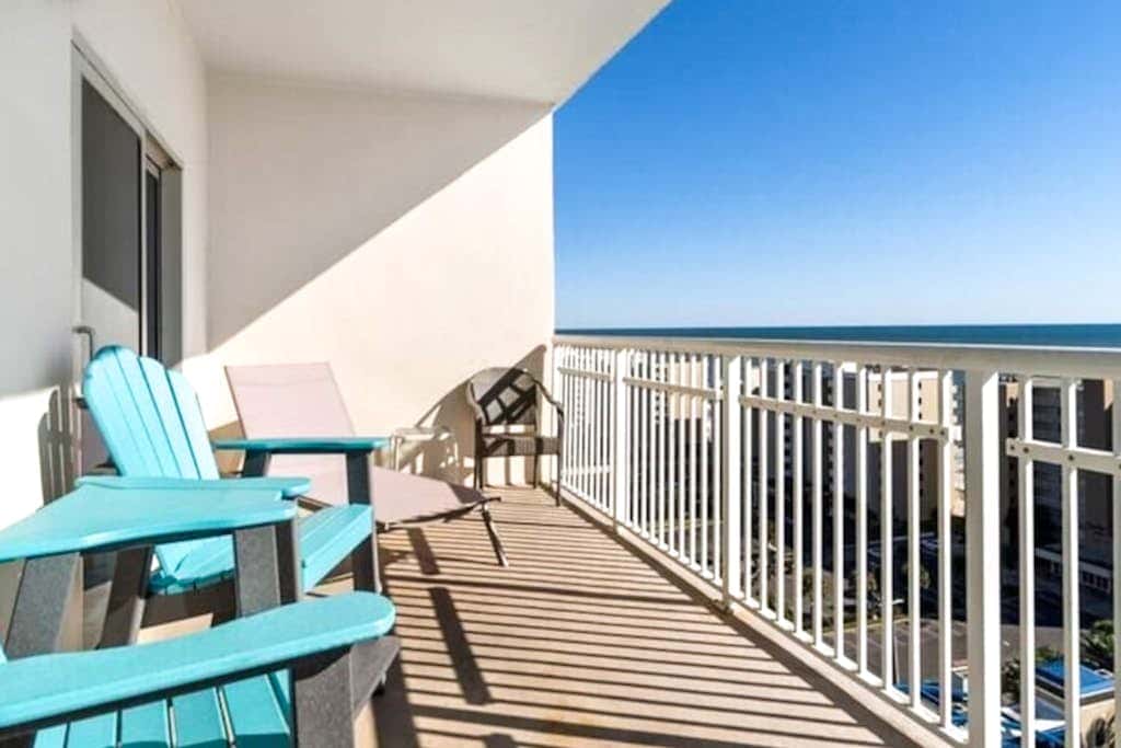 Gorgeous Gulf view condo with indoor,outdoor pools, hot tubs, gym, & balconies