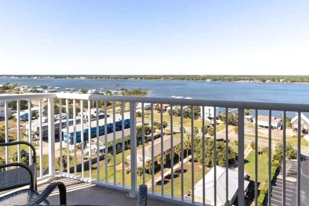 Gorgeous Gulf view condo with indoor,outdoor pools, hot tubs, gym, & balconies