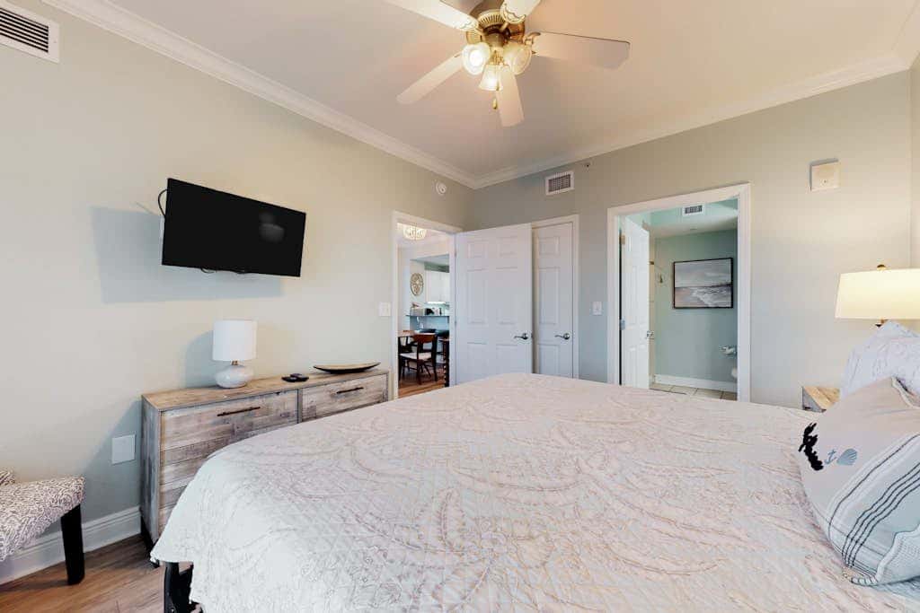 Gorgeous Gulf view condo with indoor,outdoor pools, hot tubs, gym, & balconies