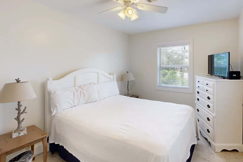 Dog-friendly bay-view home with central AC - snowbirds welcome