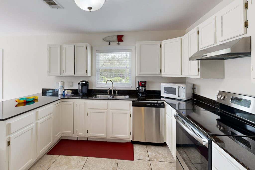 Dog-friendly bay-view home with central AC - snowbirds welcome