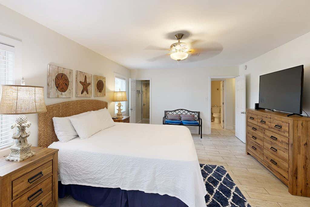 Dog-friendly bay-view home with central AC - snowbirds welcome
