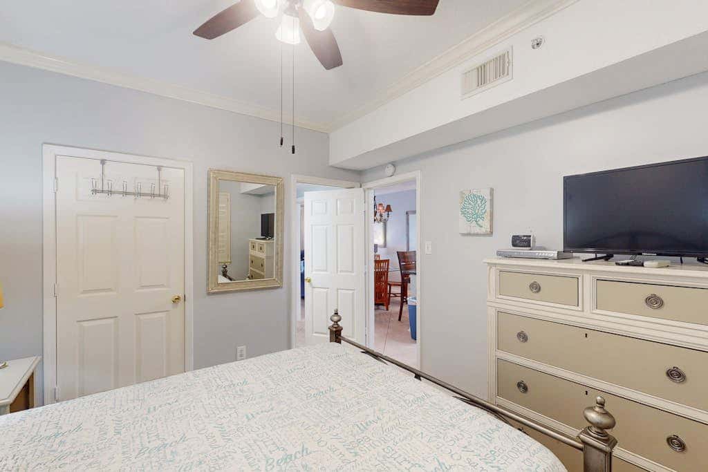 Beach-front condo with pool, hot tub, sauna, washer,dryer & grill