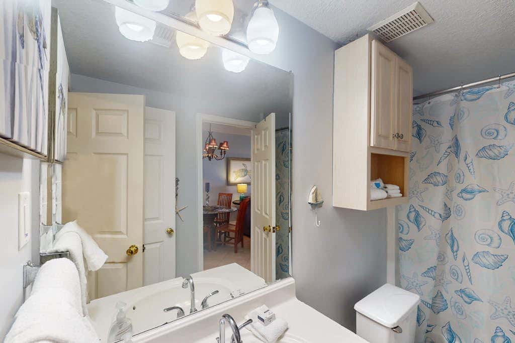 Beach-front condo with pool, hot tub, sauna, washer,dryer & grill
