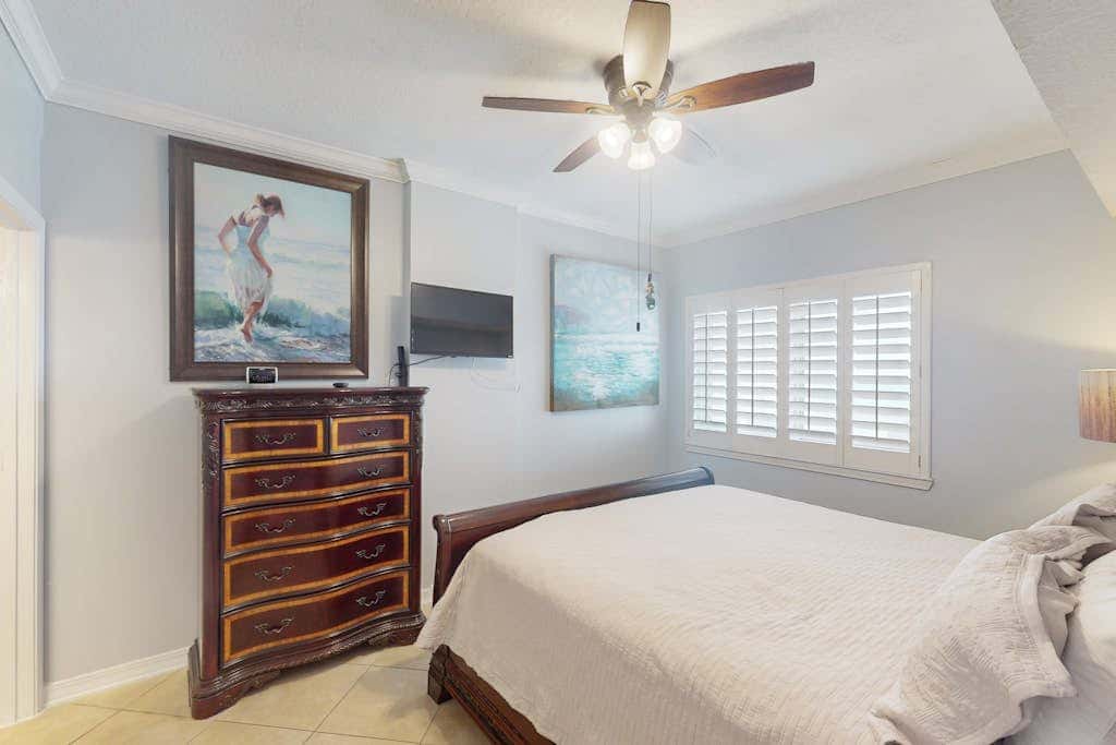 Beach-front condo with pool, hot tub, sauna, washer,dryer & grill