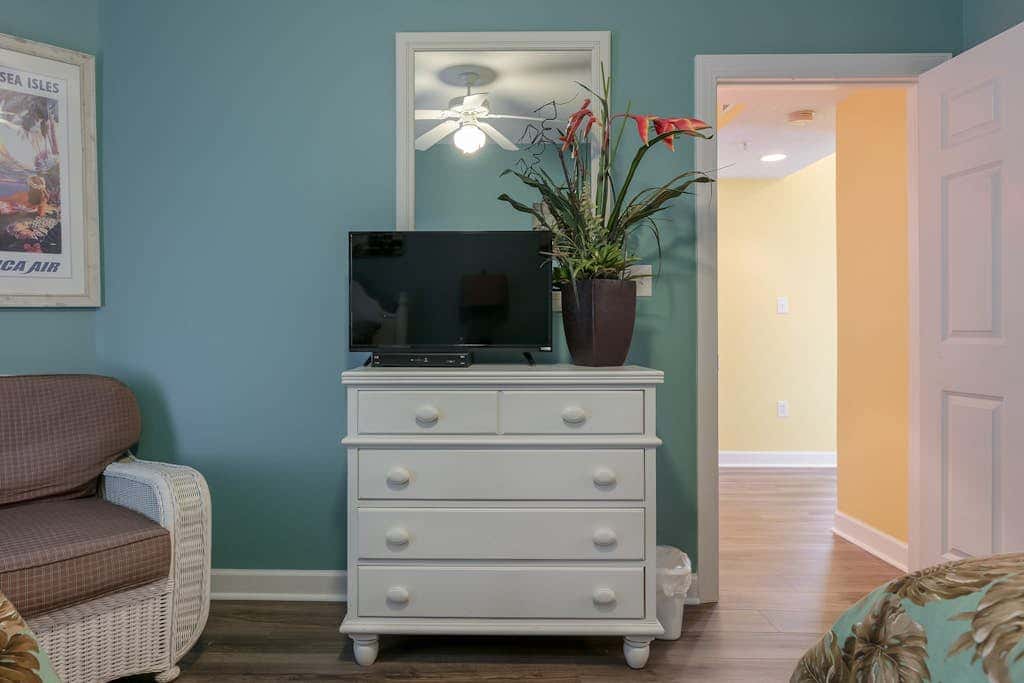Beachfront condo with private balcony & shared pools, gym & sauna