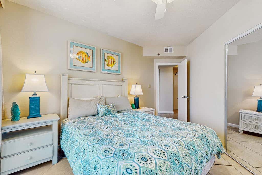 Gulf-front condo with furnished balcony, pools & hot tub