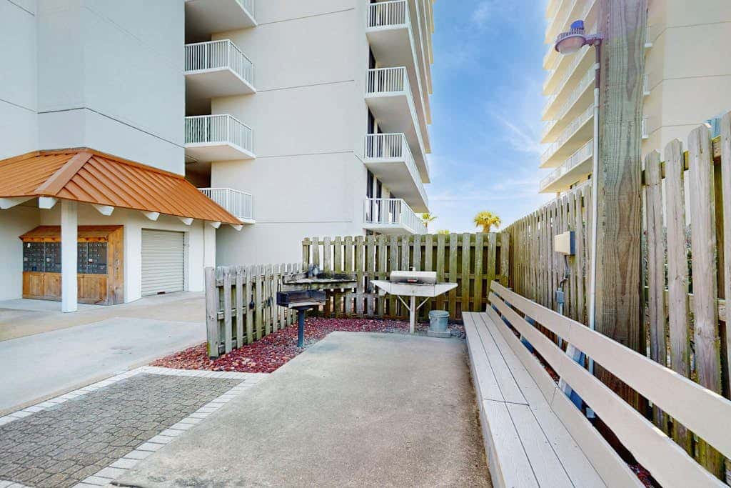 Gulf-front condo with furnished balcony, pools & hot tub