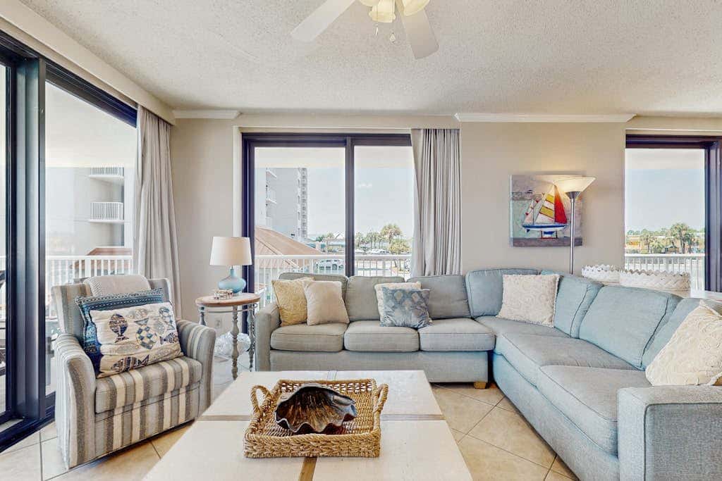 Gulf-front condo with furnished balcony, pools & hot tub