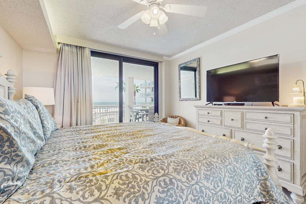 Gulf-front condo with furnished balcony, pools & hot tub