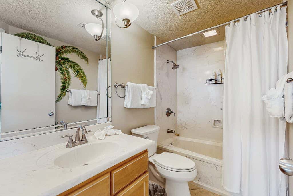 Gulf-front condo with furnished balcony, pools & hot tub