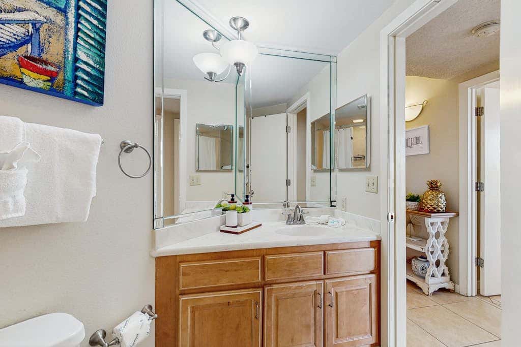 Gulf-front condo with furnished balcony, pools & hot tub