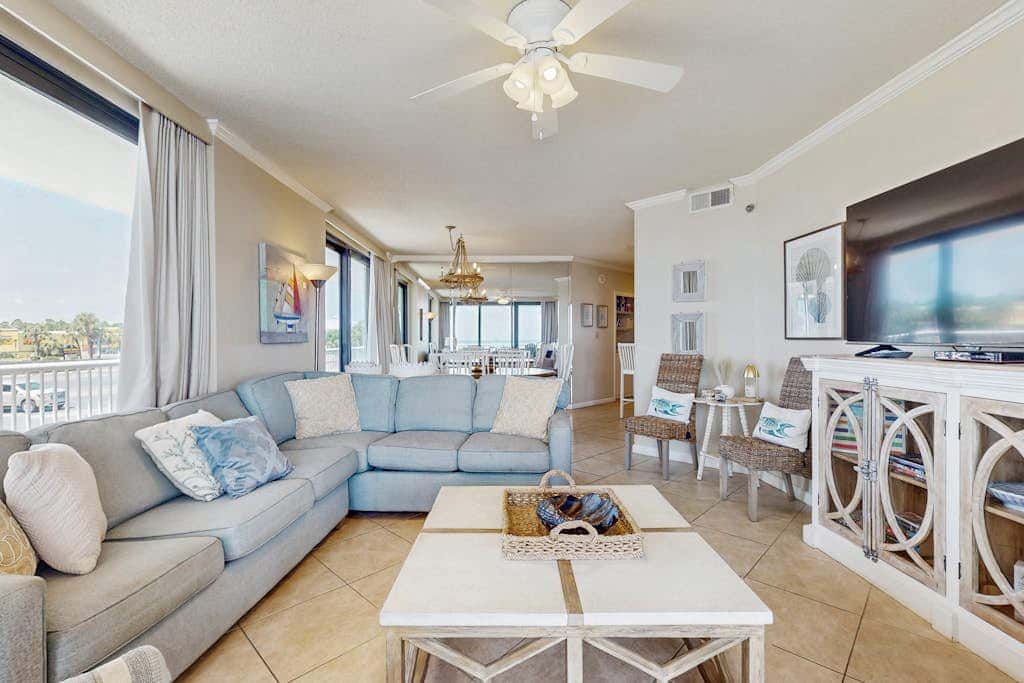 Gulf-front condo with furnished balcony, pools & hot tub