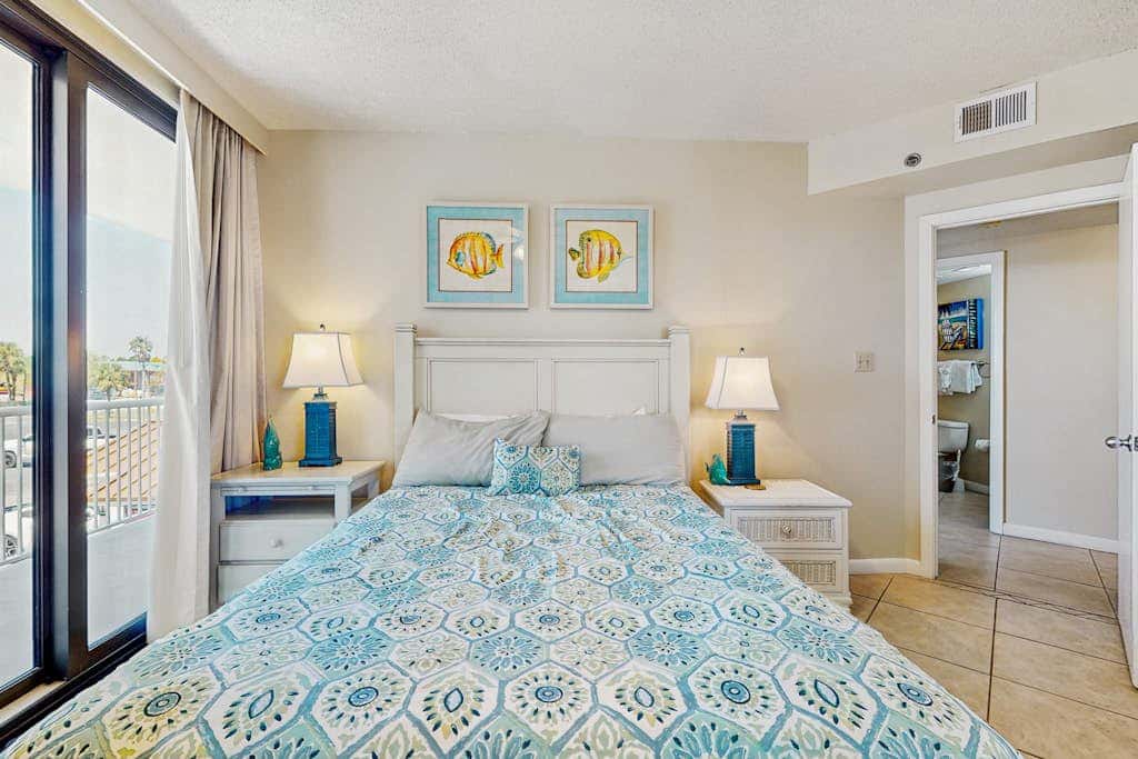 Gulf-front condo with furnished balcony, pools & hot tub