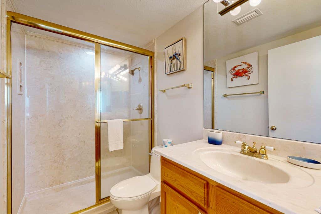 Waterfront condo with pools, a hot tub & tennis - snowbird-friendly