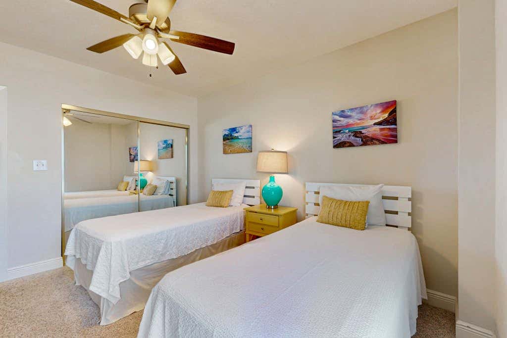 Waterfront condo with pools, a hot tub & tennis - snowbird-friendly