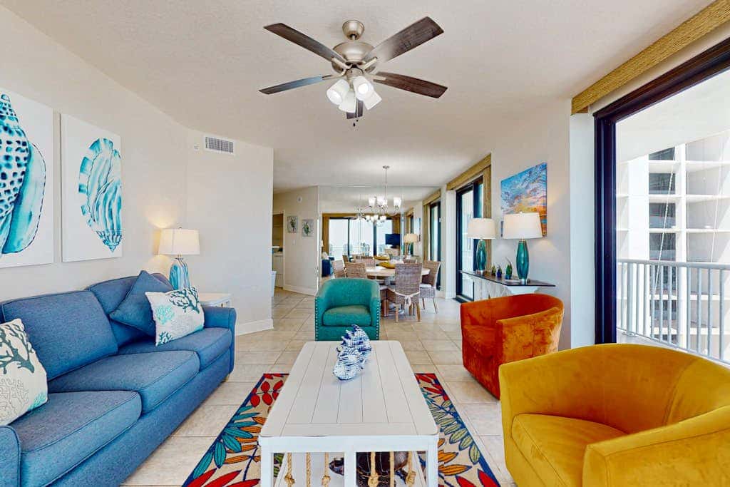 Waterfront condo with pools, a hot tub & tennis - snowbird-friendly