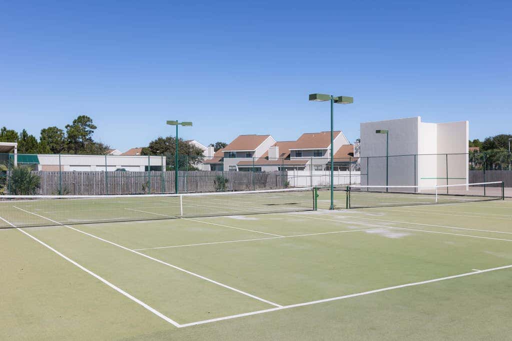 Waterfront condo with pools, a hot tub & tennis - snowbird-friendly