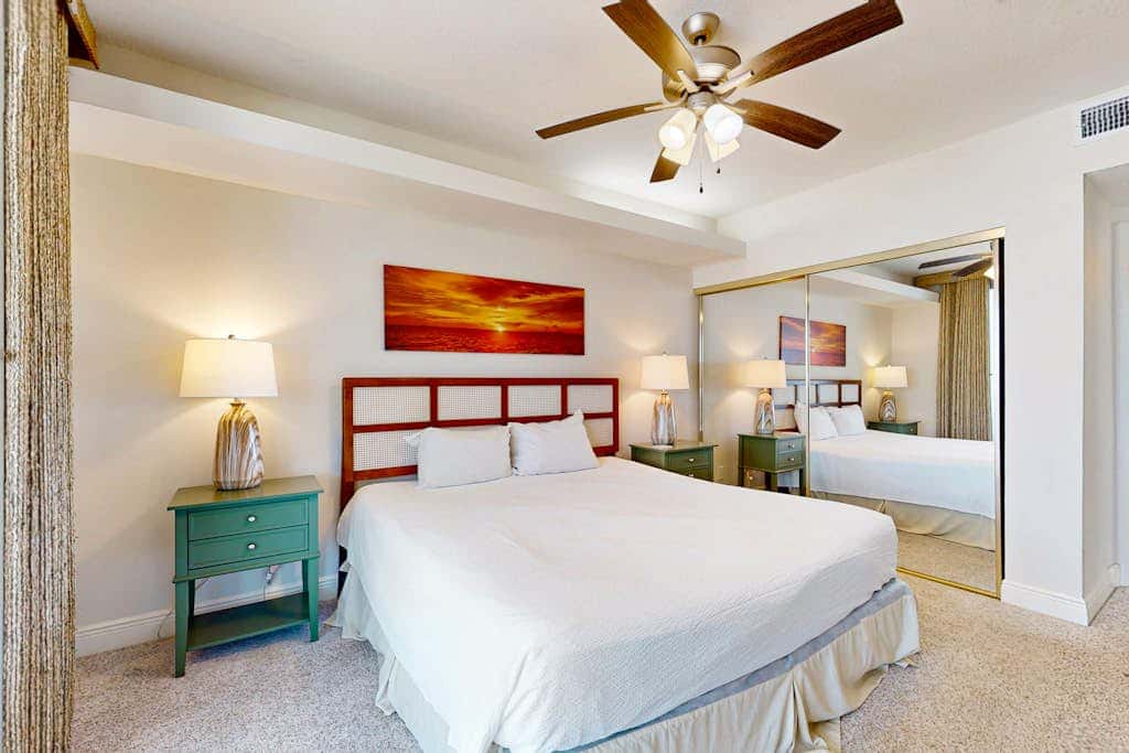 Waterfront condo with pools, a hot tub & tennis - snowbird-friendly