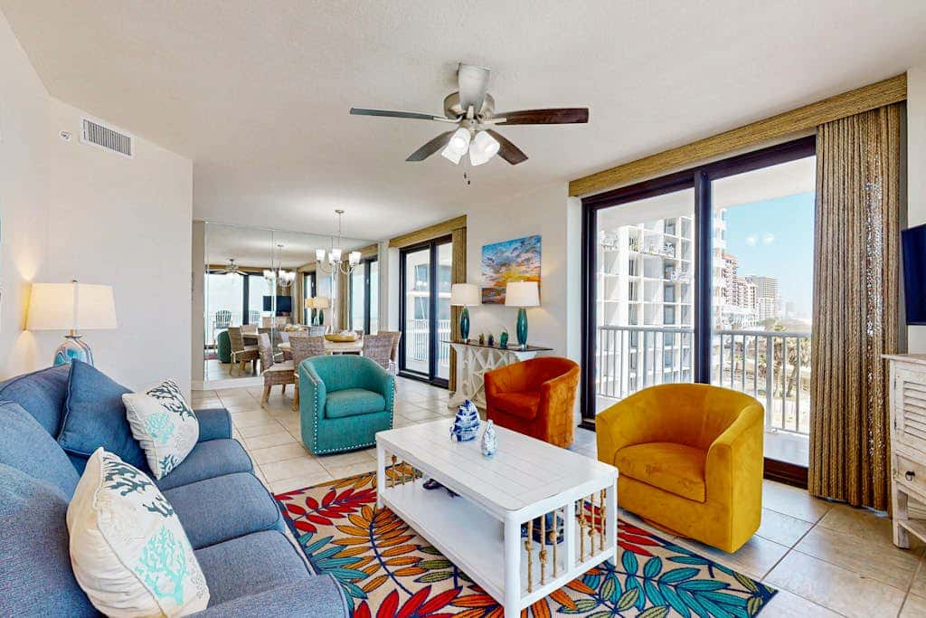 Waterfront condo with pools, a hot tub & tennis - snowbird-friendly