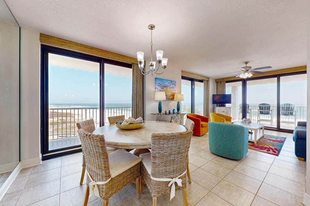 Waterfront condo with pools, a hot tub & tennis - snowbird-friendly