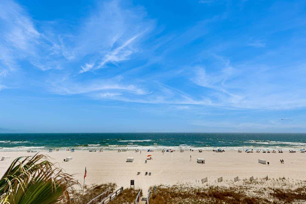 Waterfront condo with pools, a hot tub & tennis - snowbird-friendly