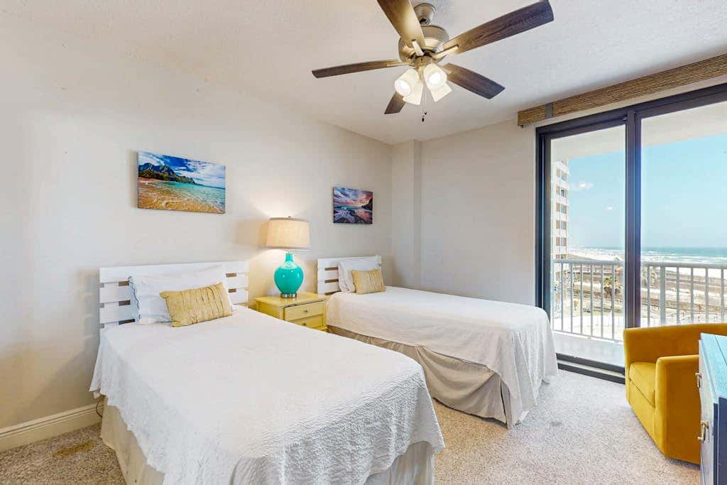 Waterfront condo with pools, a hot tub & tennis - snowbird-friendly