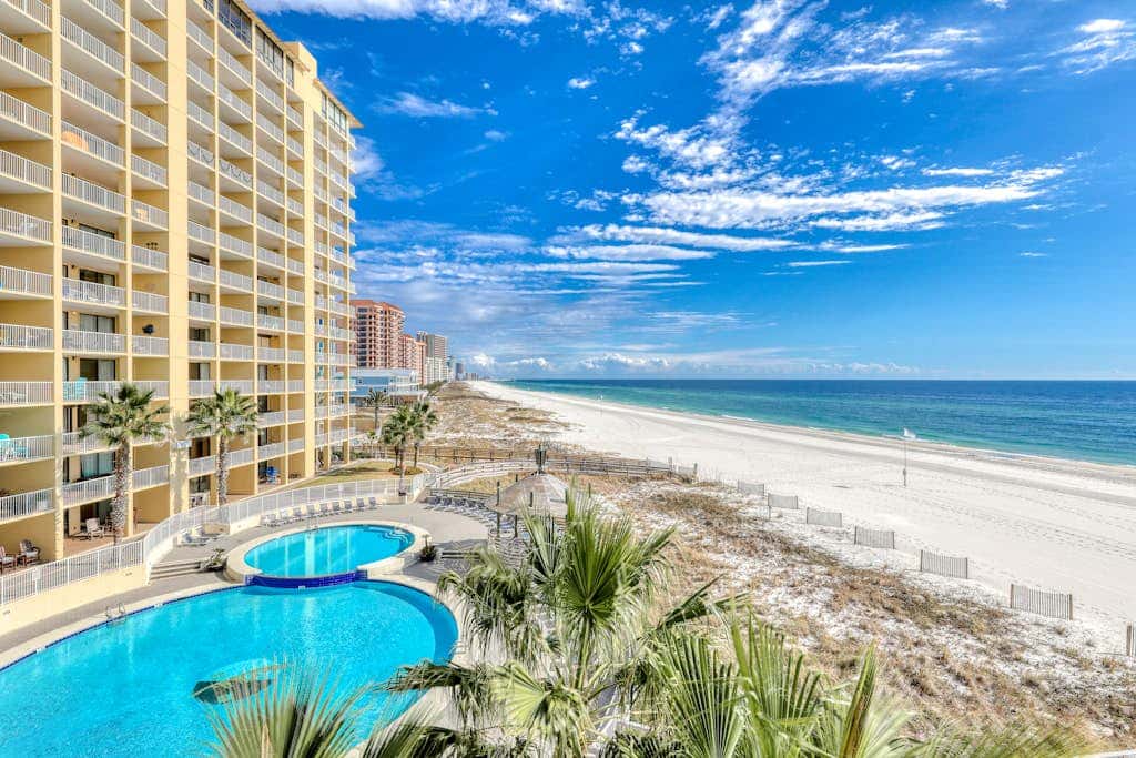 Waterfront condo with pools, a hot tub & tennis - snowbird-friendly