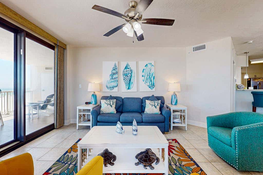 Waterfront condo with pools, a hot tub & tennis - snowbird-friendly