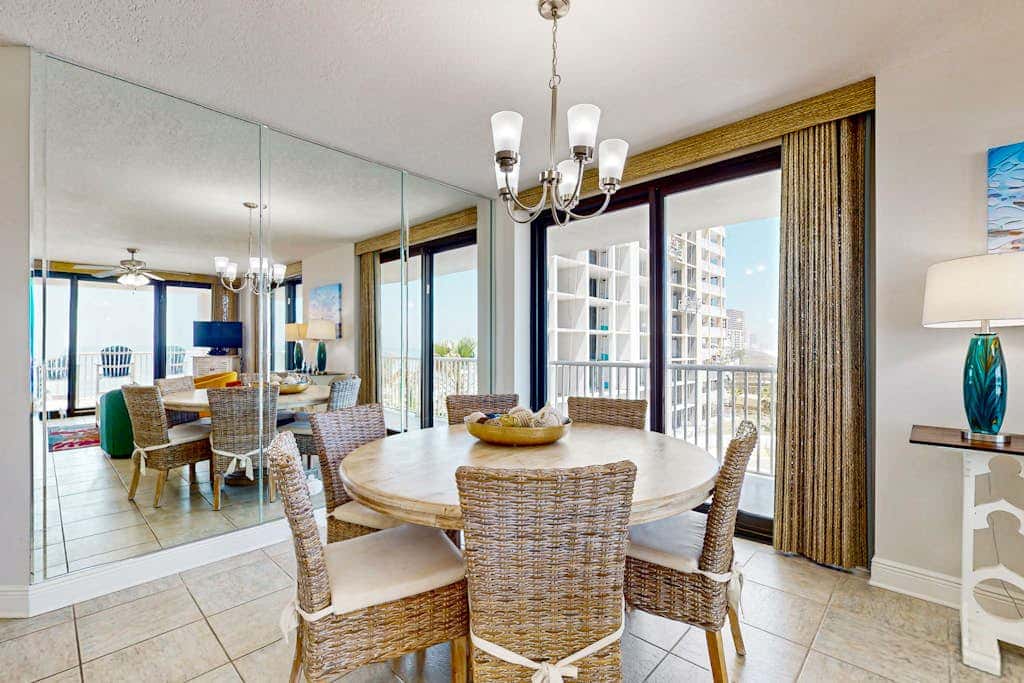 Waterfront condo with pools, a hot tub & tennis - snowbird-friendly